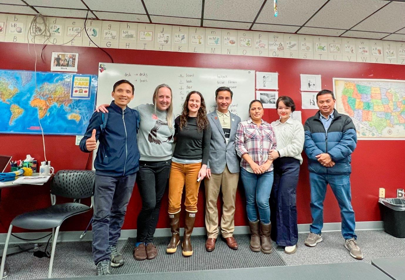 Đại diện NNTT và TSNA giao lưu cùng giảng viên và học viên của Alaska Literacy Program và tặng quà cho chương trình thiện nguyện này tại Thành phố Anchorage – Alaska(Hoa Kỳ) ngày 30/10/2023 Đại diện NNTT và TSNA giao lưu cùng giảng viên và học viên của Alaska Literacy Program và tặng quà cho chương trình thiện nguyện này tại Thành phố Anchorage – Alaska(Hoa Kỳ) ngày 30/10/2023